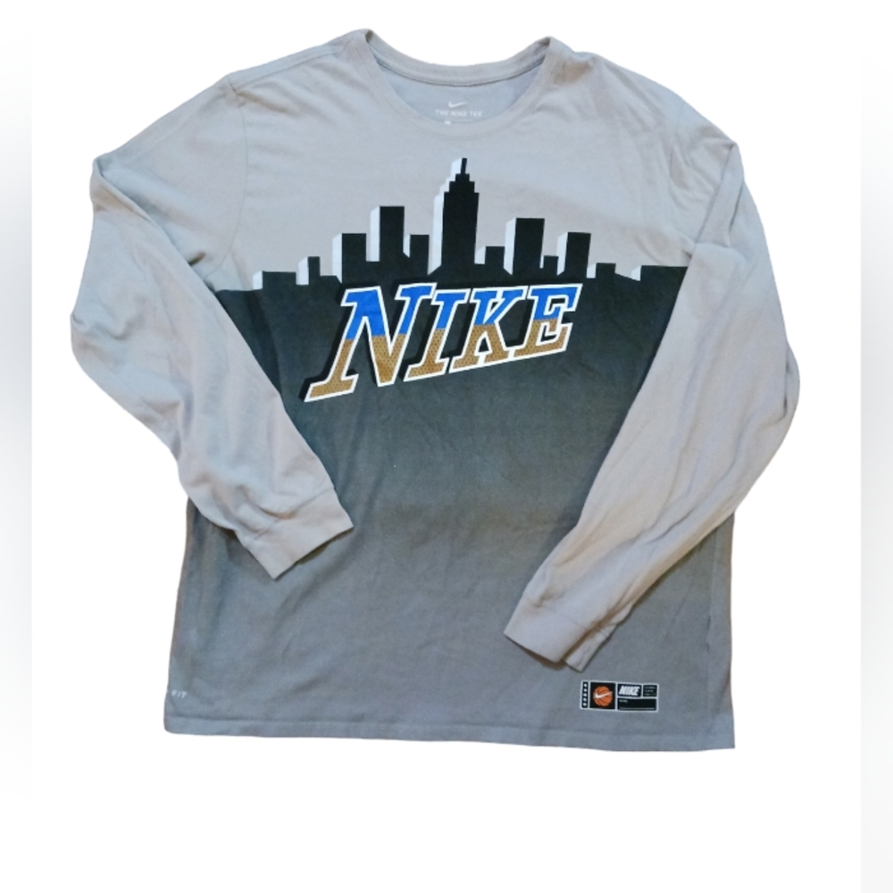 Nike Dri Fit. Mens XL. Light & dark gray and blue.